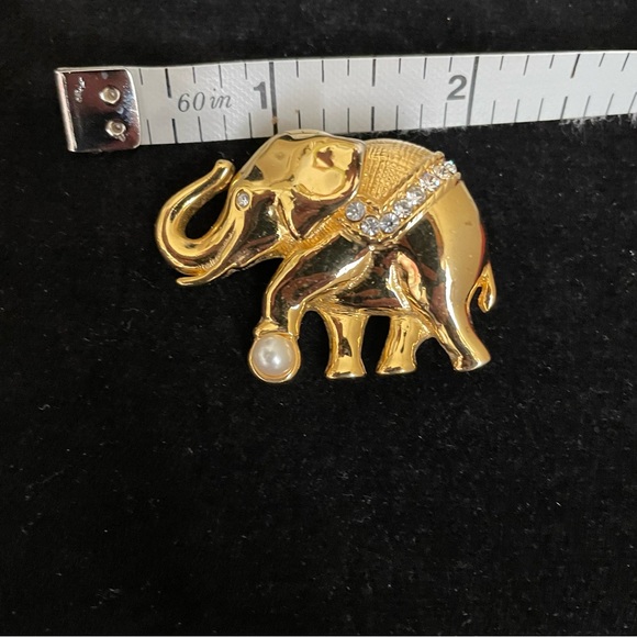 Decorative Women’s Elephant Brooch - Picture 3 of 3